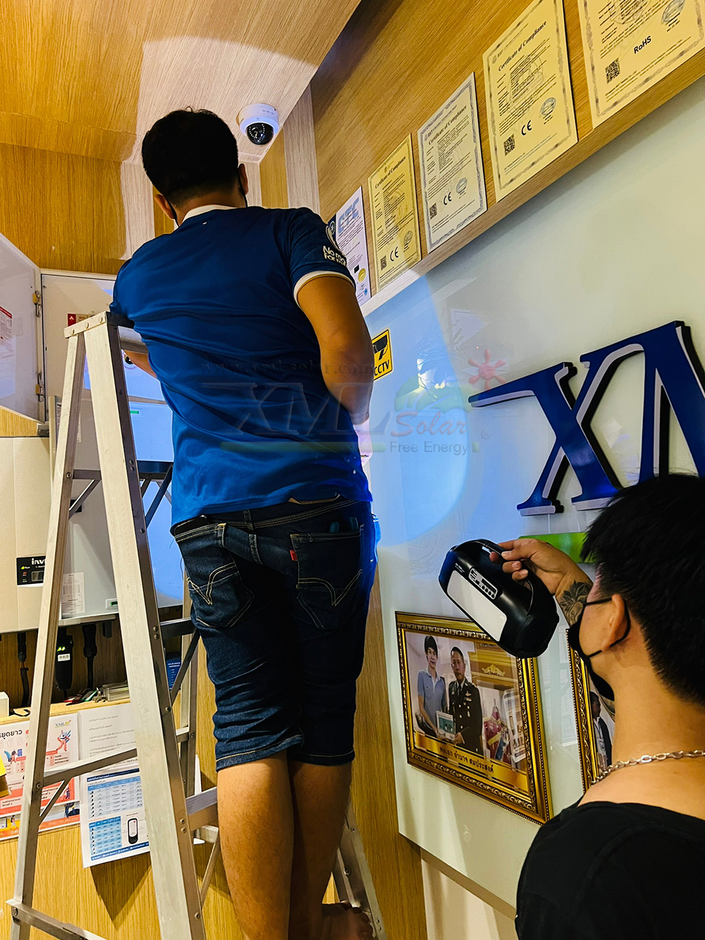 ชุดนอนนาโซล่าเซลล์ (สีดำ) (รุ่นปี 2023) พร้อมวิทยุ ขนาดพกพา 8,000 mAh