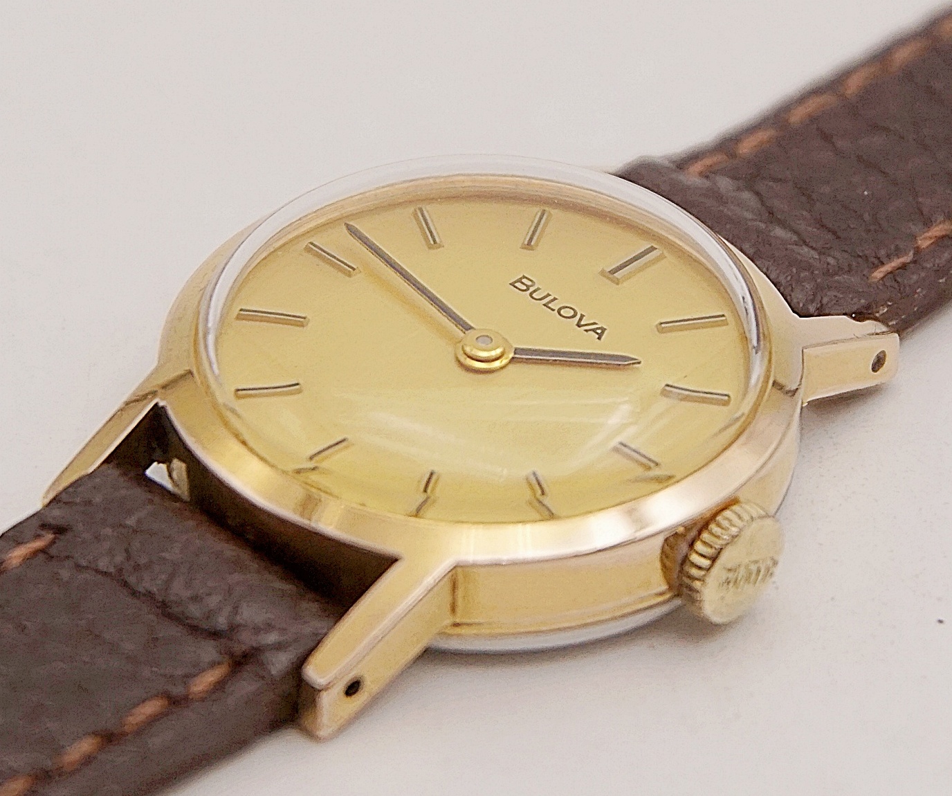 นาฬิกาเก่า BULOVA ไขลาน (นาฬิกาผู้หญิง)