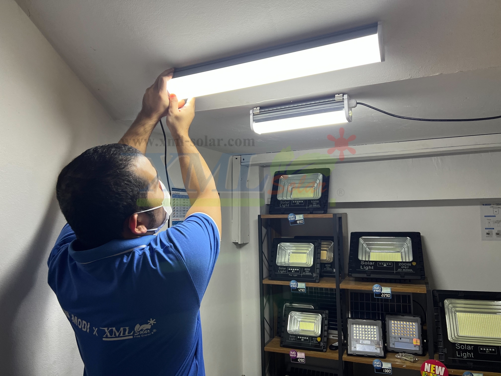 รุ่นประหยัด โคมไฟติดเพดานโซล่าเซลล์ หลอดยาว ไซต์ใหญ่ 60W. (แสงขาว)