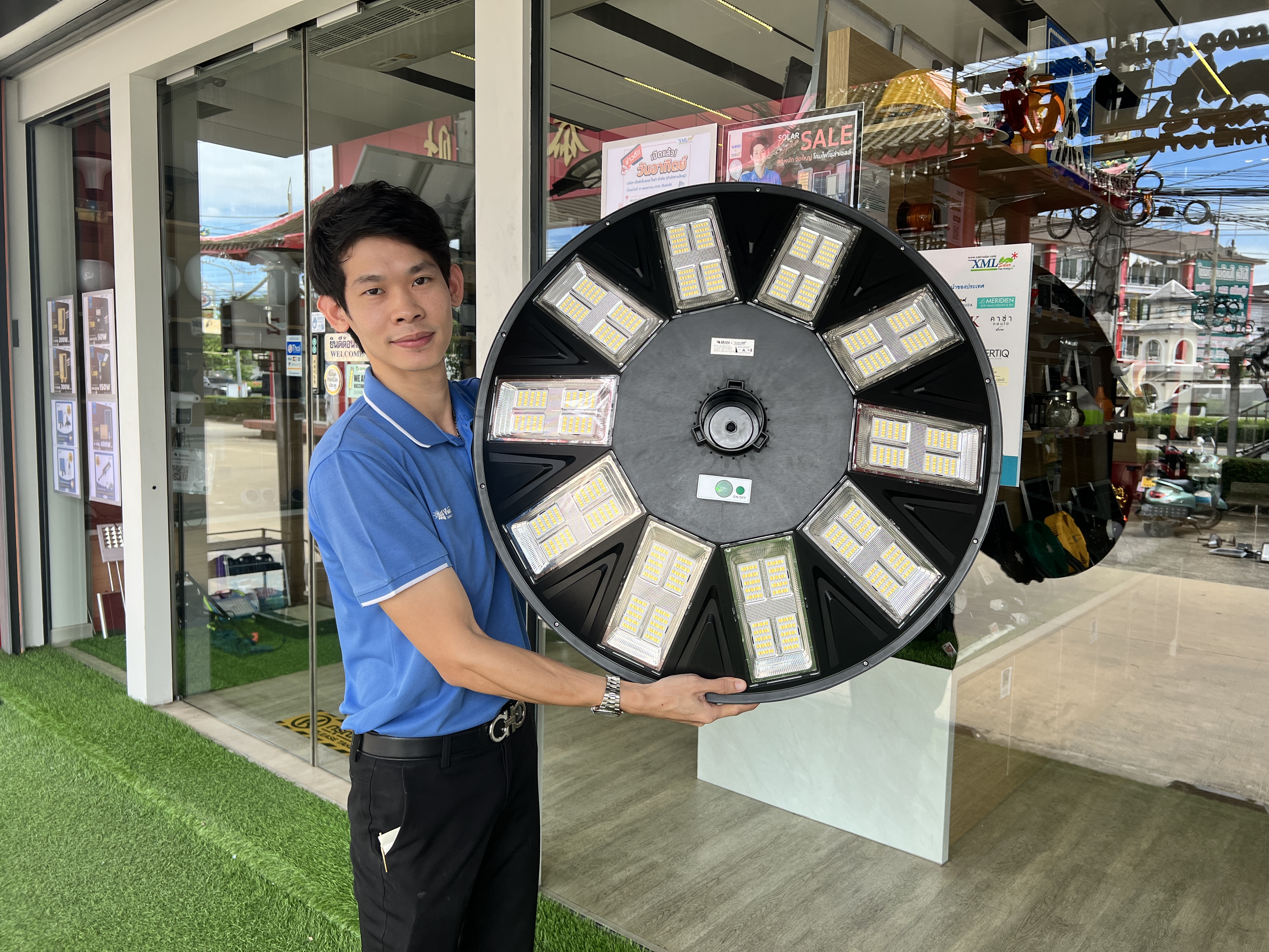 โคมไฟโซล่าเซลล์ UFO ทรงกลม (ขนาดใหญ่สุด 75 ซม.) (เปิดได้ 3 แสง) รุ่น MD-SLT38-500W