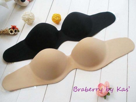 บราไร้สาย แบบมีโครง แปะข้าง 4 จุด มีสเปรย์ มีไซส์ A,B ราคาส่ง 3 ชิ้นคละแบบได้ 590 บาท