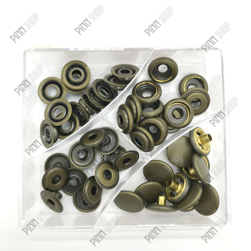 กระดุมตอกพร้อมเครื่องมือตอก