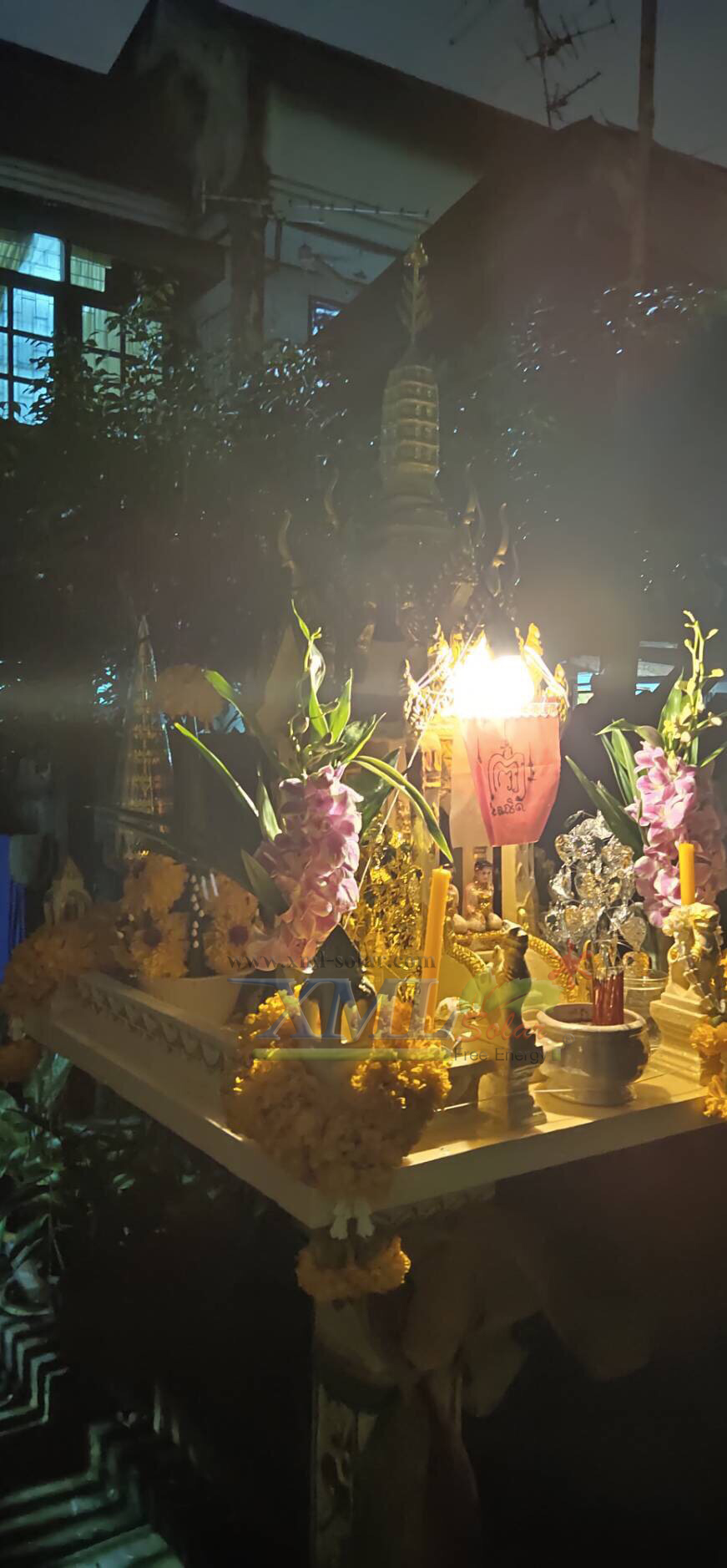 โคมไฟโซล่าเซลล์ ติดเพดาน รุ่นตาข่ายดำ Loft style (แสง เหลืองวอมไวท์)