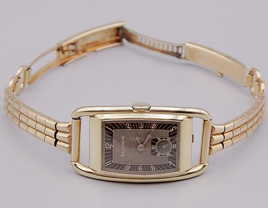 นาฬิกาเก่า BULOVA ไขลานสองเข็มครึ่ง พร้อมกล่อง