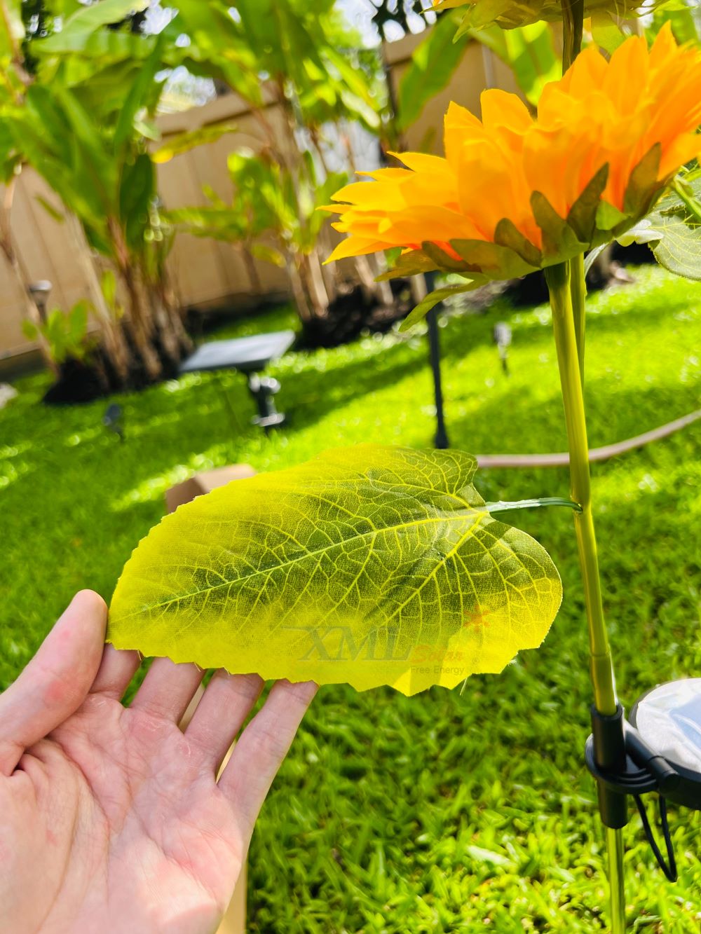 ไฟปักสนามโซล่าเซลล์ ทรงทานตะวัน 2 ดอก (แสง : เหลืองวอมไวท์)(1 แถม 1)