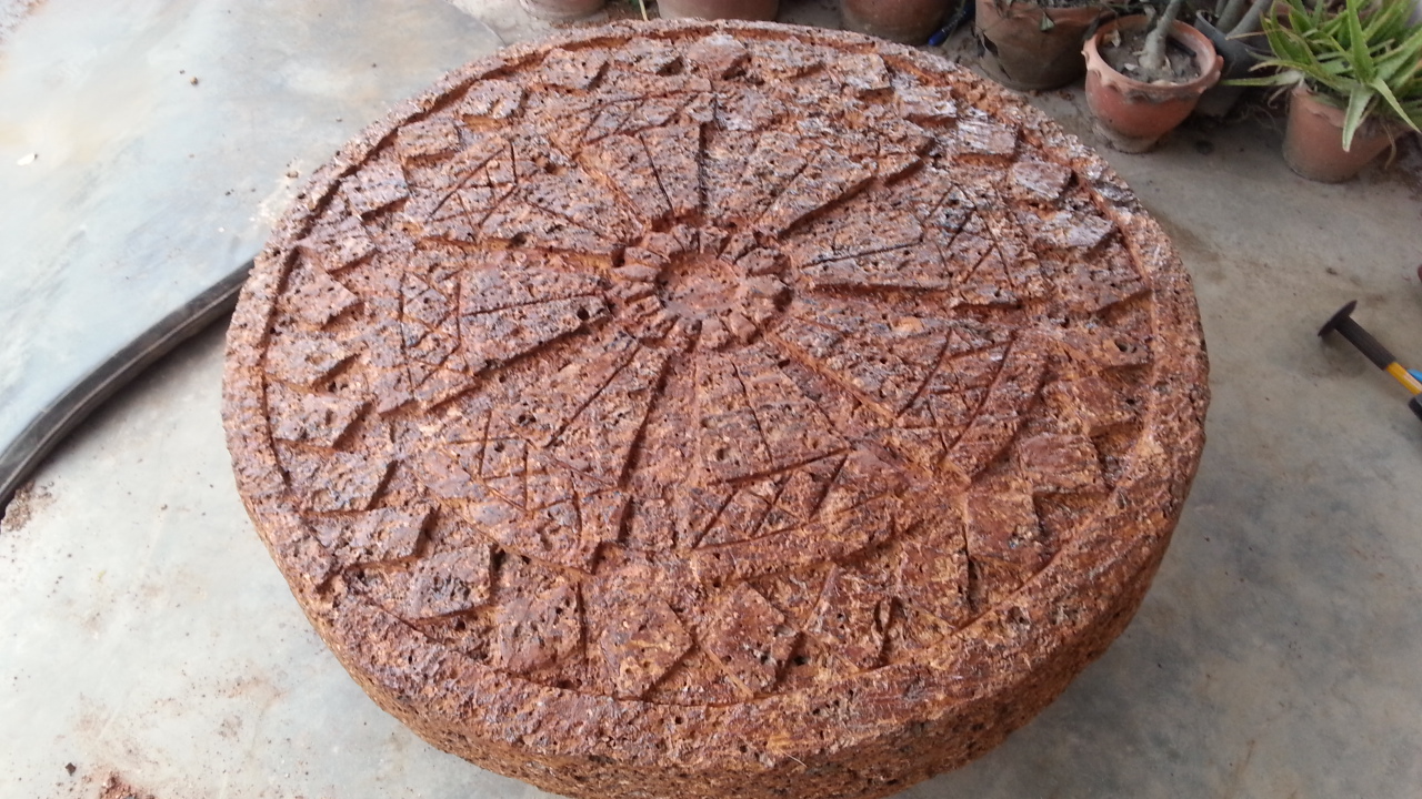 ธรรมจักร ศิลาแลง ขนาด 1เมตร