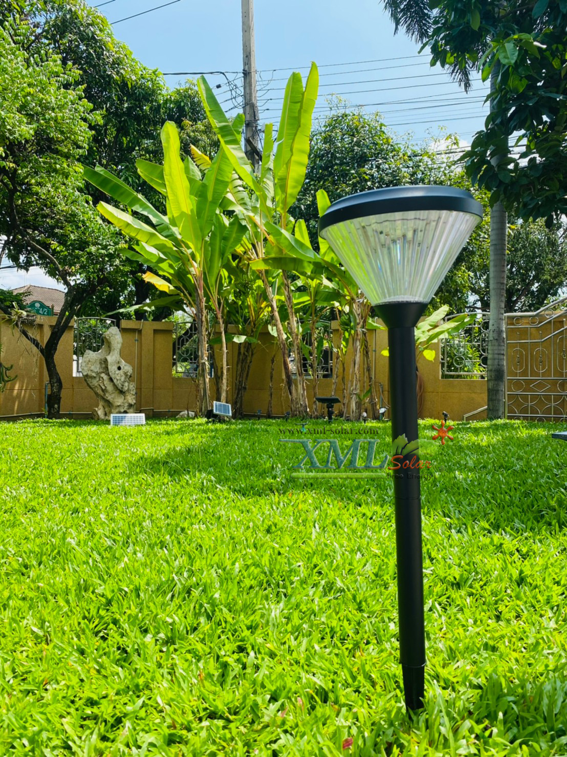 โคมไฟปักสนามโซล่าเซลล์ ทรงกรวย (แสง : เหลืองวอมไวท์)