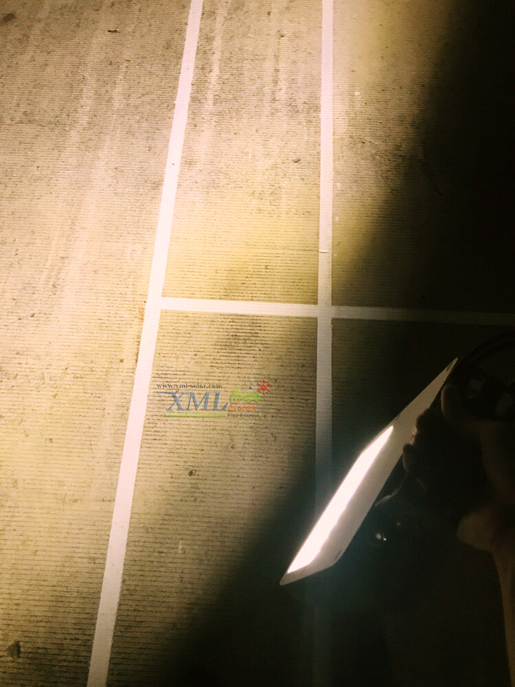 ไฟสปอตไลท์โซล่าเซลล์ 2200 Lumens. ไซต์เล็ก (เเสง : เหลืองวอมไวท์)