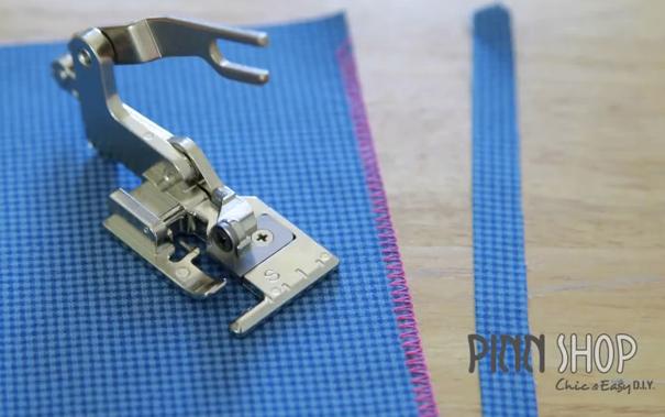 ตีนผีแซกเก็บริมพร้อมตัดผ้า