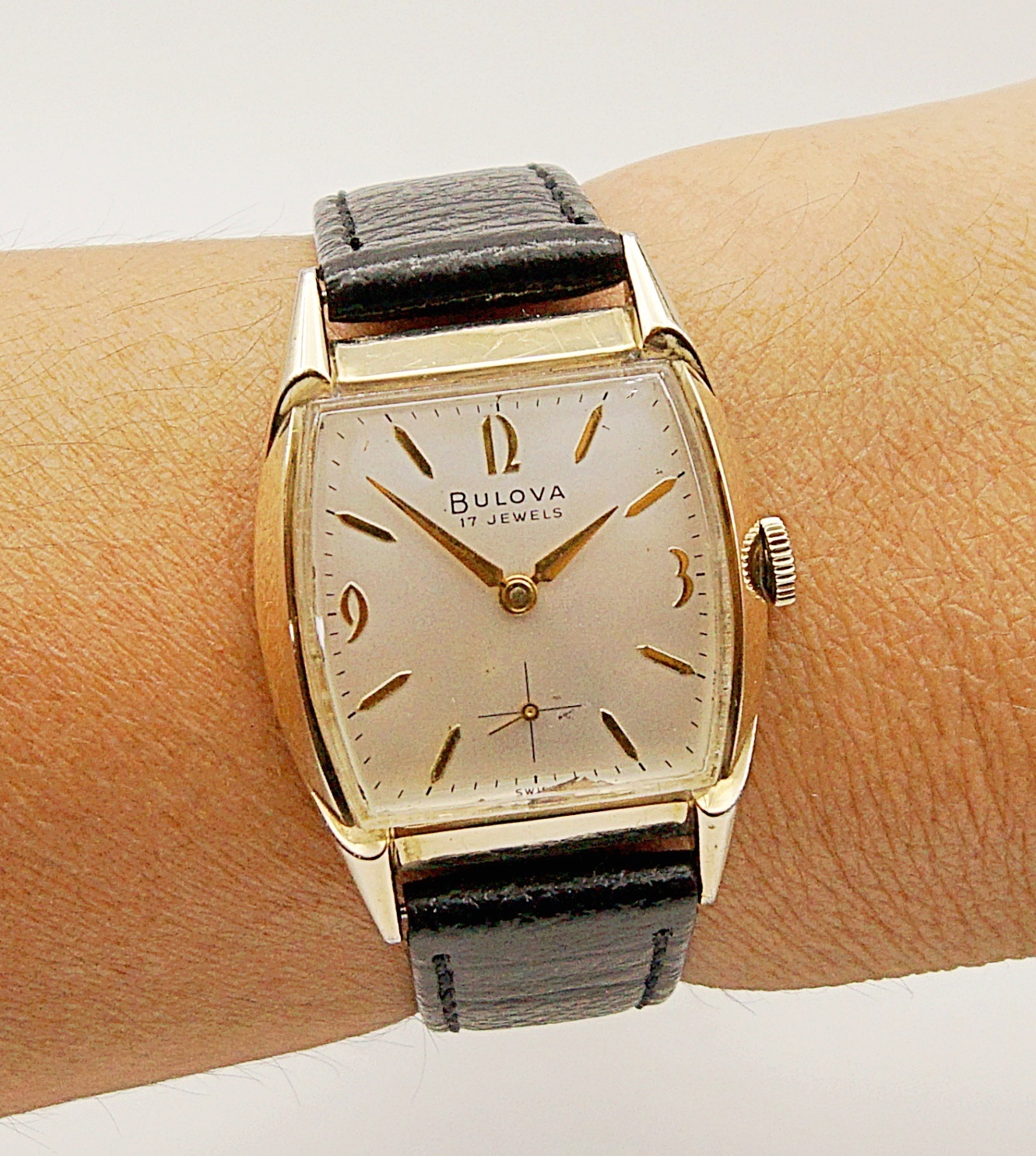 นาฬิกาเก่า BULOVA ไขลานสองเข็มครึ่ง