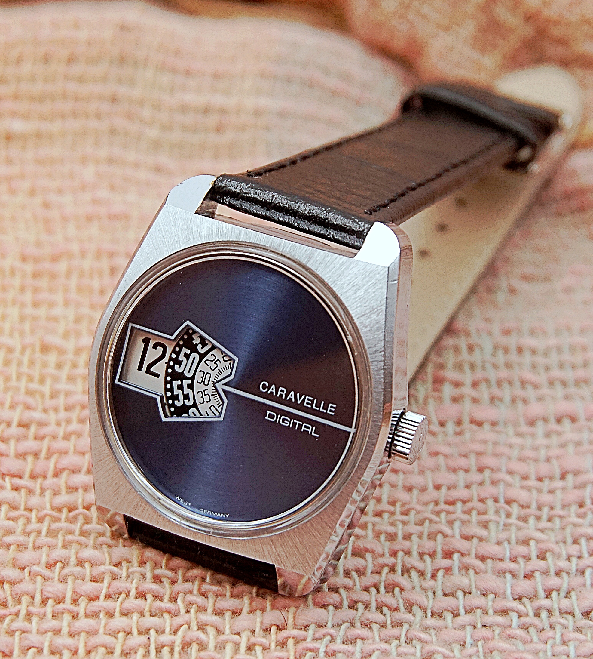 นาฬิกาเก่า CARAVELLE ไขลาน (Jump Hour)