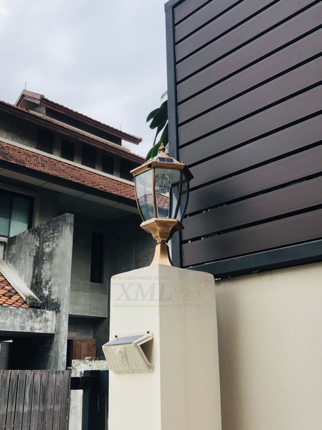 หัวเสาทรงยุโรป ไซต์ใหญ่ (สีทอง) เปิดได้ 2 แสง