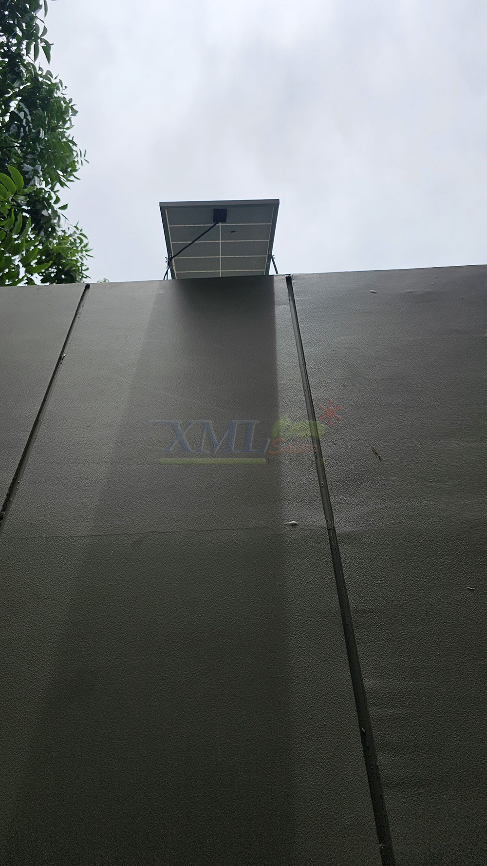 ไฟสปอตไลท์โซล่าเซลล์ 200 Watt กล่องสีน้ำตาล (เปิดได้ 3 แสง)