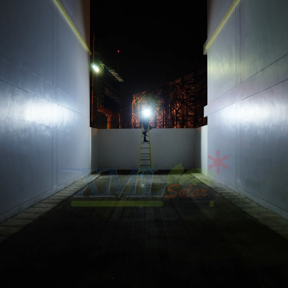 ไฟสปอตไลท์โซล่าเซลล์ รุ่น 30 Watt (เเสง : ขาว)
