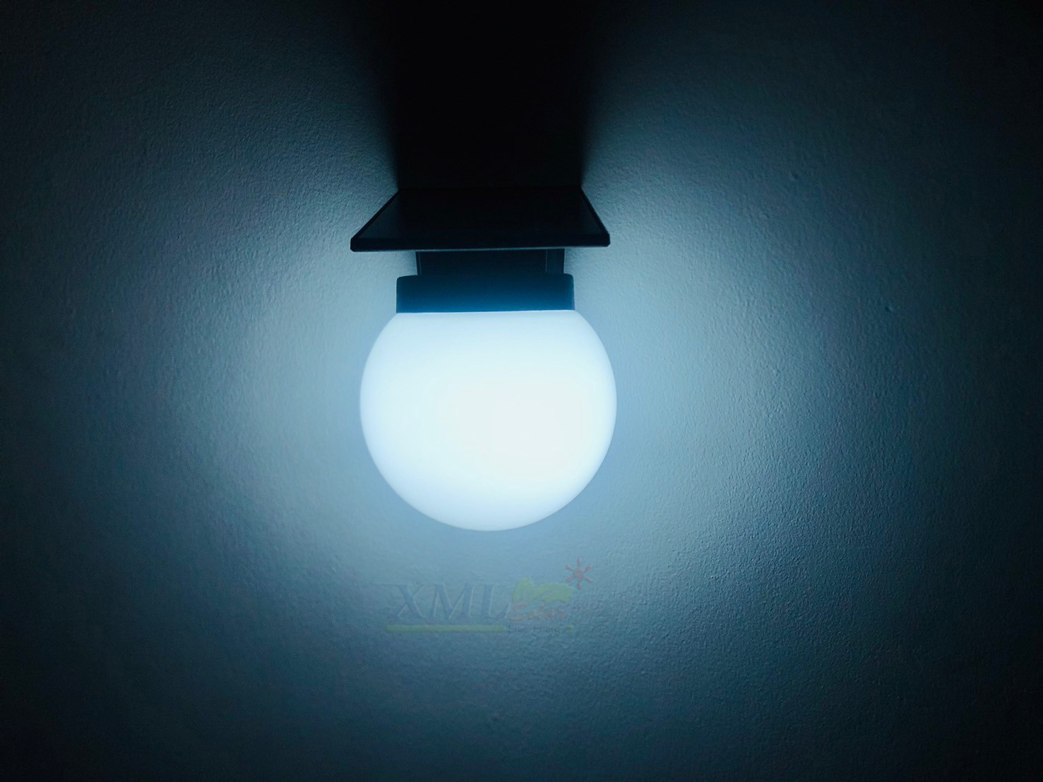 โคมไฟติดผนังโซล่าเซลล์ รุ่น MD-SOLAR-Q5001 (เปิดได้ 3 แสง)