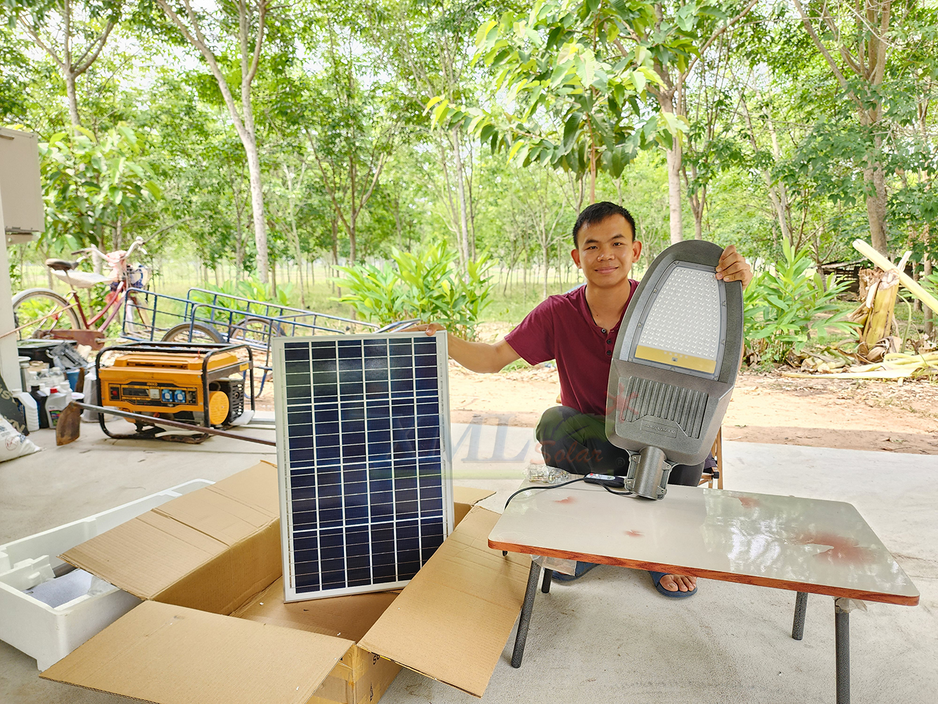 โคมไฟถนนโซล่าเซลล์ รุ่น Ultra แผงแยก 500 W. (แสง : ขาว)