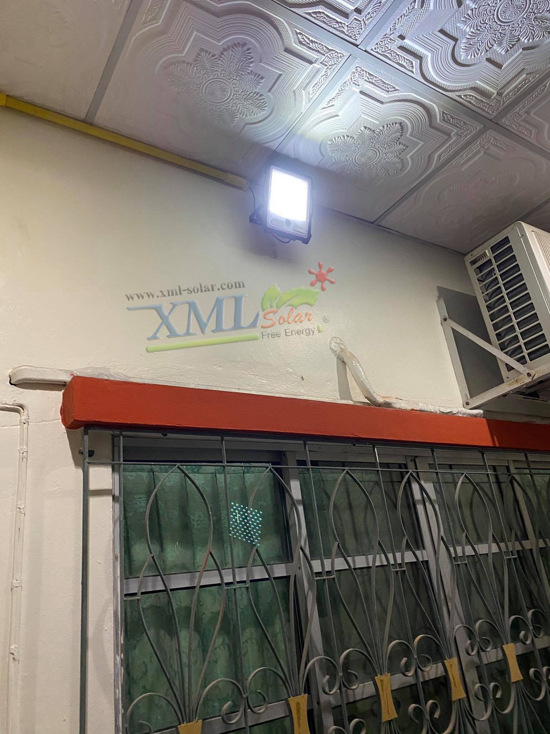 ไฟสปอตไลท์โซล่าเซลล์ 100 W. รุ่น Smart IOT With CCTV Camera (เเสง : ขาว)