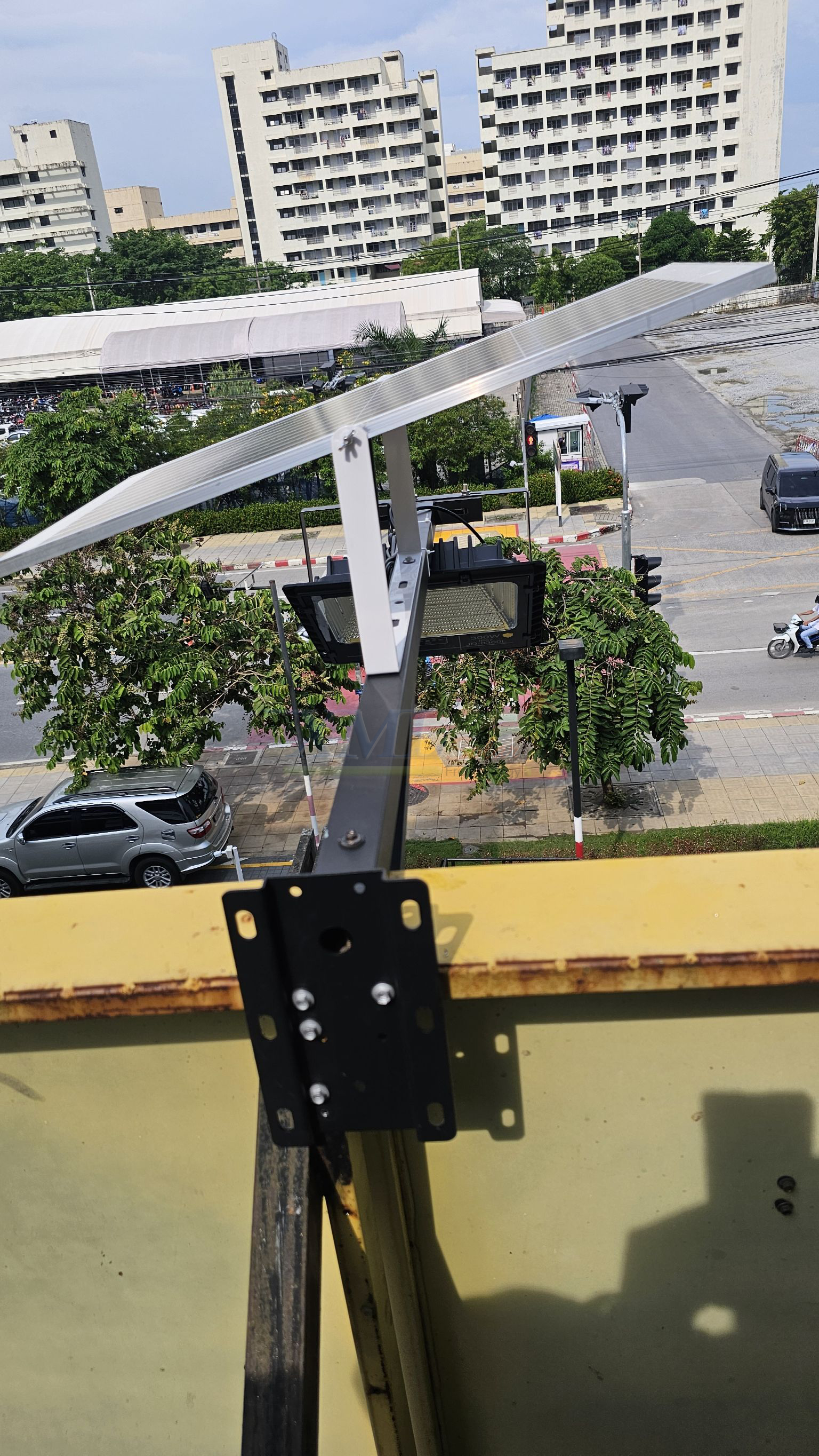 ขายึดส่องป้าย ไซต์กลาง 120 ซม. สำหรับสปอร์ตไลท์ รุ่น PT05-Q