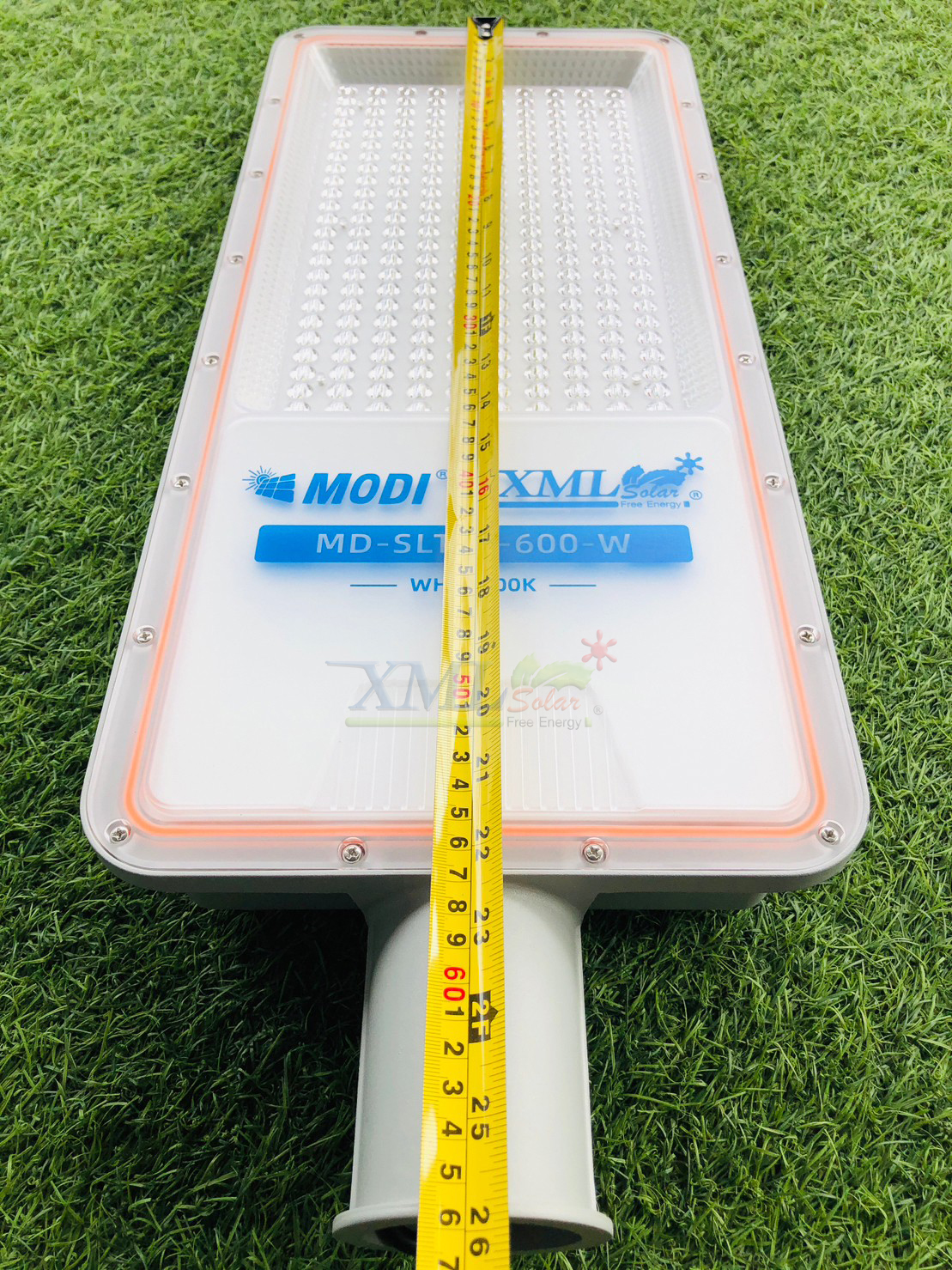 โคมไฟถนนโซล่าเซลล์ 600W รุ่น MD-SLT30-600W (แสง : ขาว)