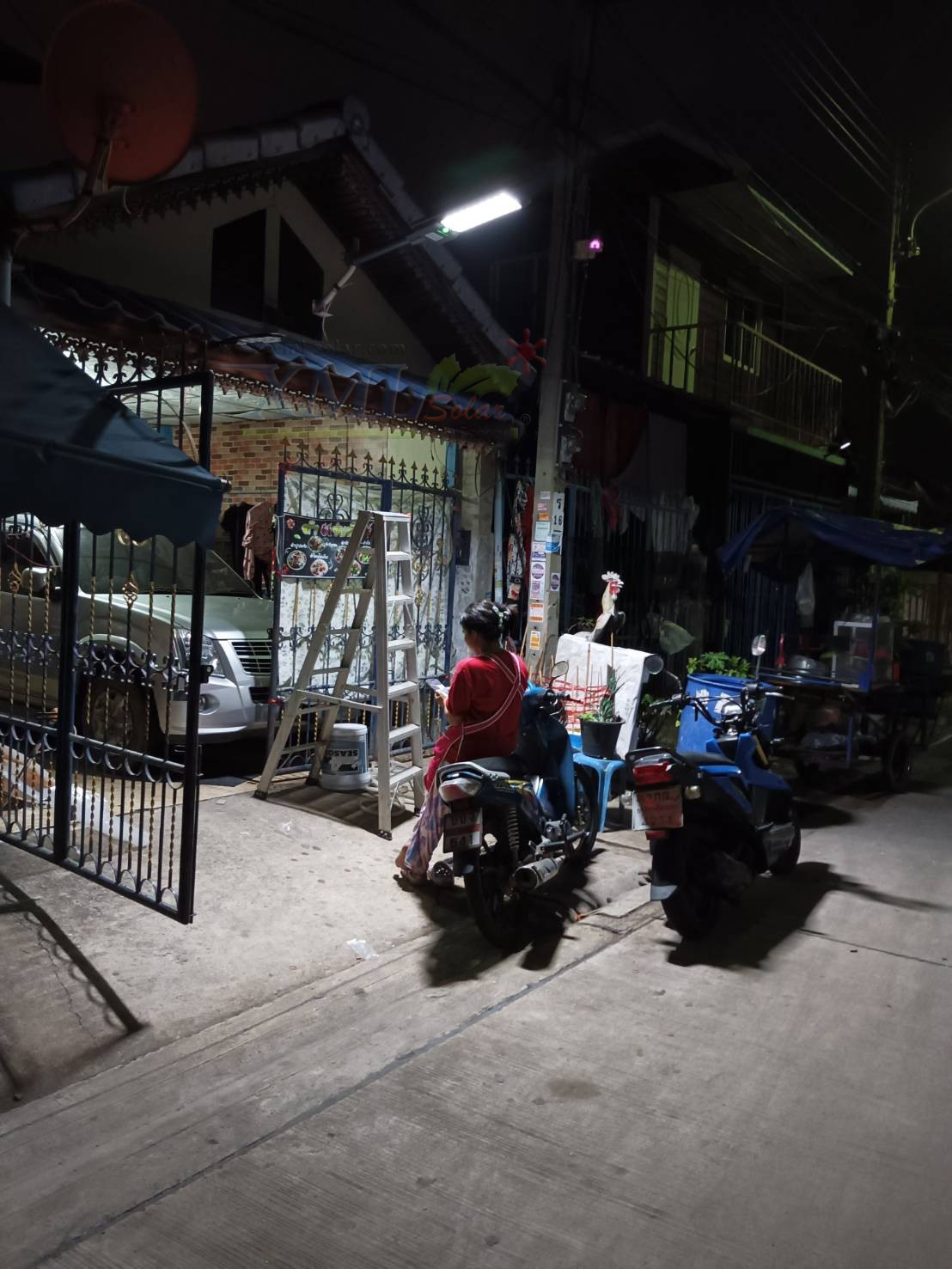 โคมไฟถนนโซล่าเซลล์ XML-Solar 200W (แสง : ขาว)(สว่างค้าง)