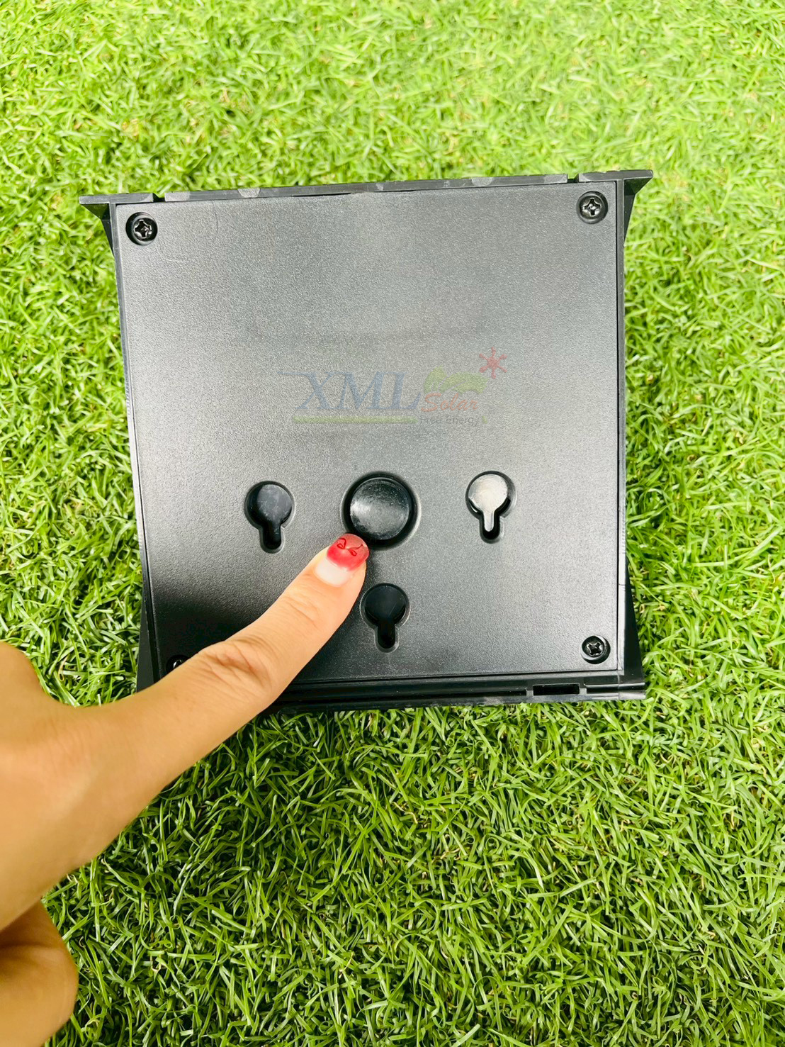 ไฟผนังโซล่าเซลล์ ทรงสามเหลี่ยม รุ่น LSXML-245