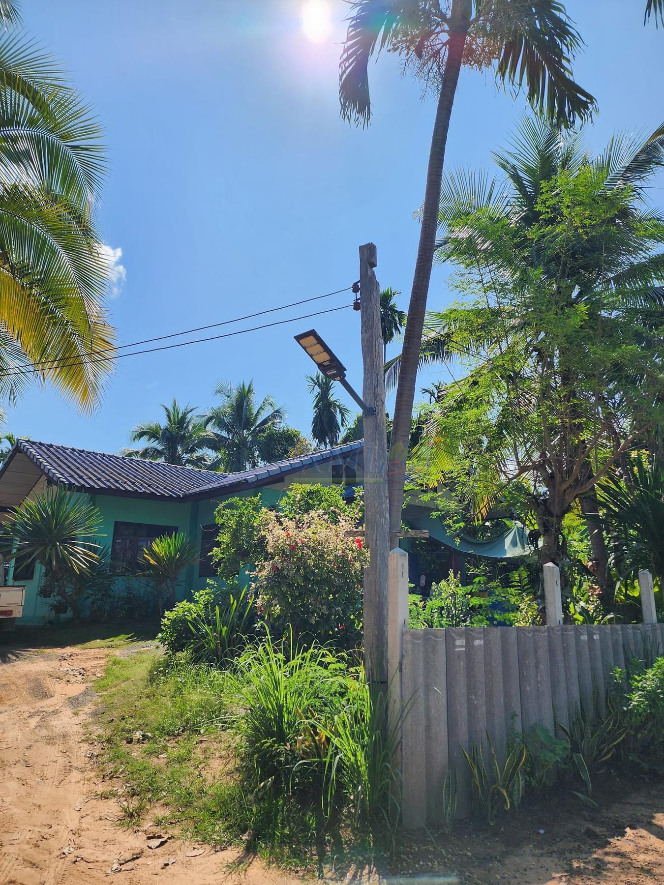 โคมไฟถนนโซล่าเซลล์ รุ่น MD-SLT27 (แสง : ขาว)(ระบบสว่างค้าง) (120w / 240w)