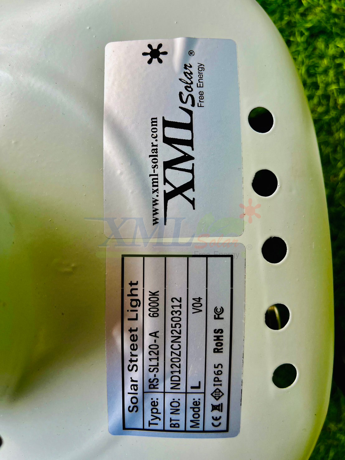 โคมไฟถนนโซล่าเซลล์อัจฉริยะ (รุ่น 4,300Lumens + แผง 60 W) (แสง : ขาว)