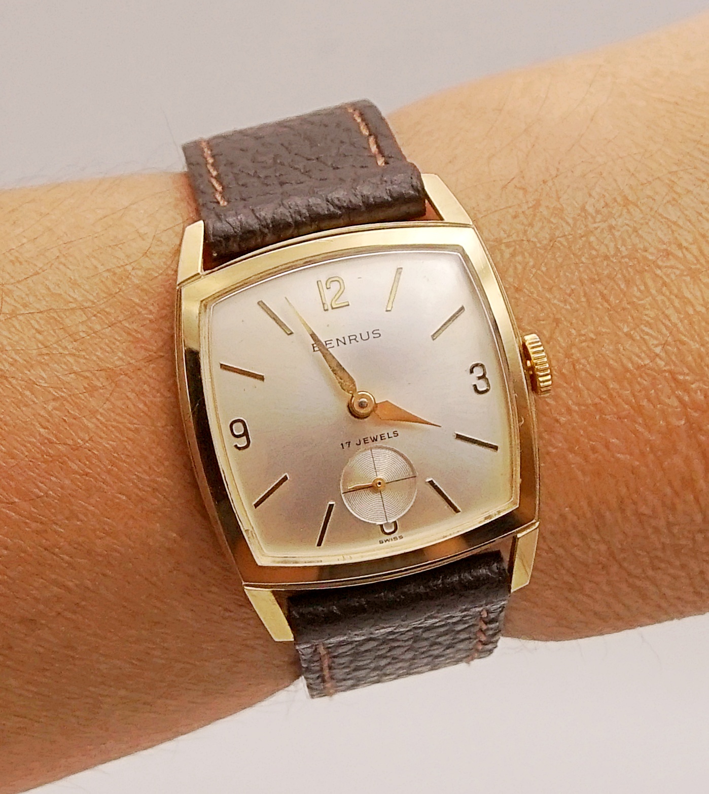 นาฬิกาเก่า BENRUS ไขลานสองเข็มครึ่ง