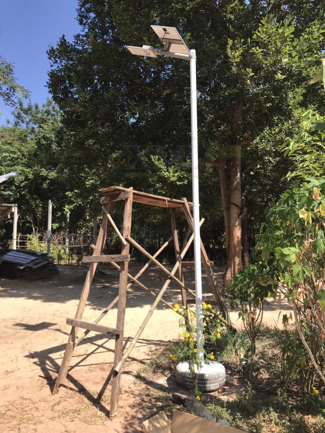 โคมไฟถนนโซล่าเซลล์ 400W รุ่น MD-SLT30-400W (แสง : ขาว)