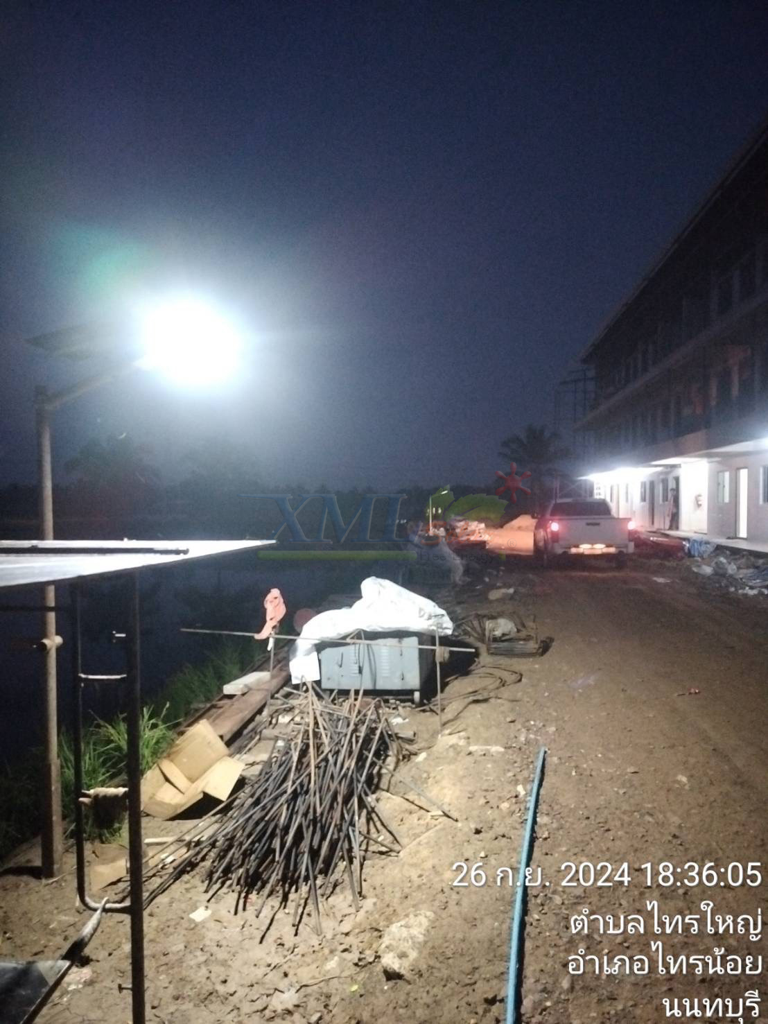 โคมไฟถนนโซล่าเซลล์ 400W รุ่น MD-SLT30-400W (แสง : ขาว)