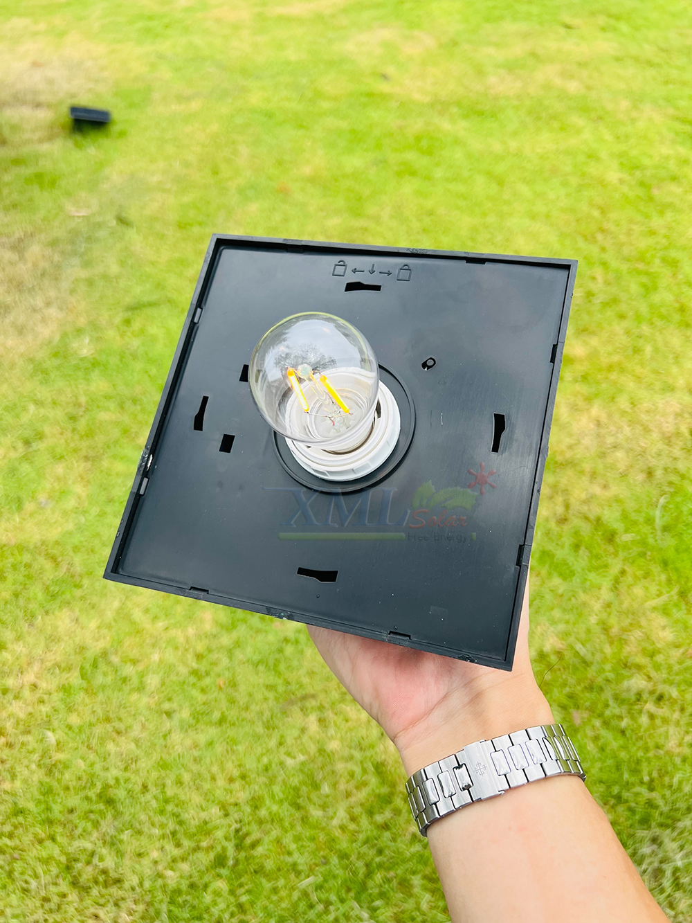 โคมไฟปักสนามโซล่าเซลล์ รุ่น MD-GFB-C (แสง : เหลืองวอมไวท์)