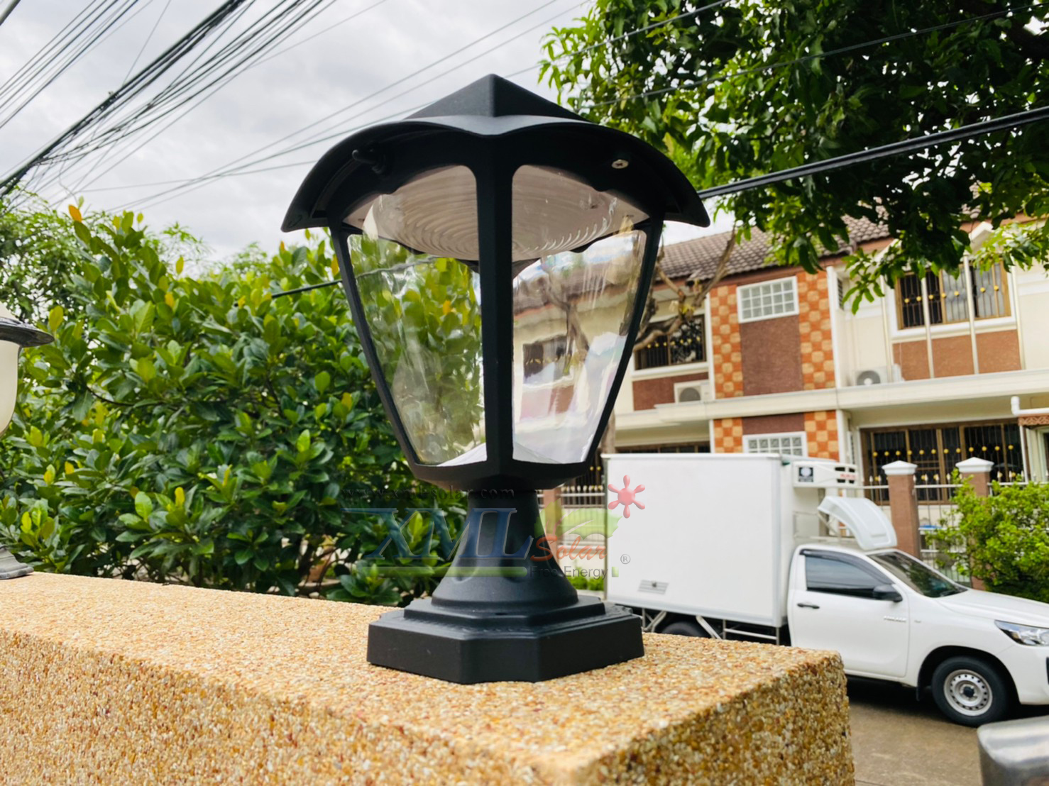 โคมไฟหัวเสาโซล่าเซลล์ สไตล์ยุโรป (เเสง : ขาว + เหลืองวอมไวท์)