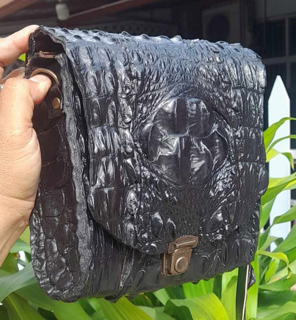 กระเป๋าสะพายข้าง หนังจระเข้