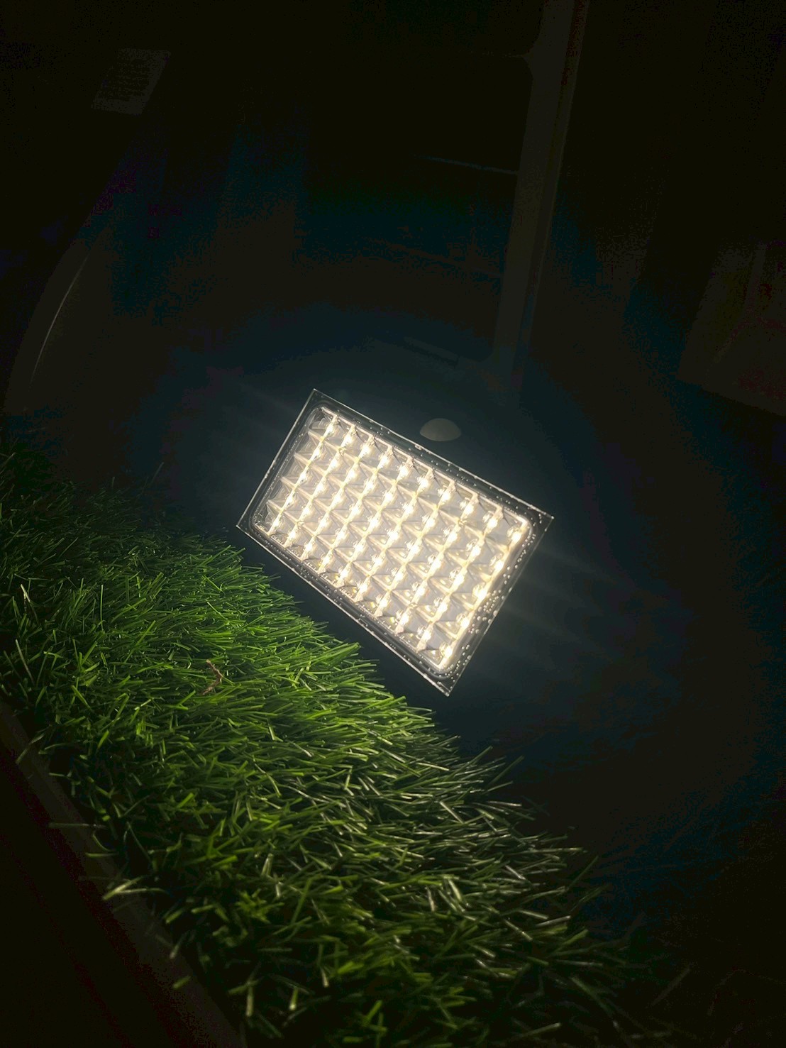 ไฟติดผนังโซล่าเซลล์ รุ่น TB-2768 (เปิดได้ 2 แสง)