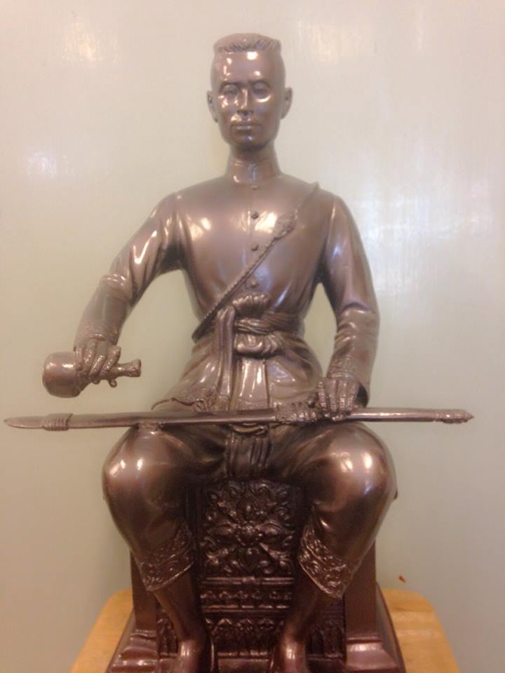 สมเด็จพระนเรศวร พิมพ์นั่งแท่น หลั่งน้ำ ขนาด 9 นิ้ว จากพิษณุโลก รหัส0040
