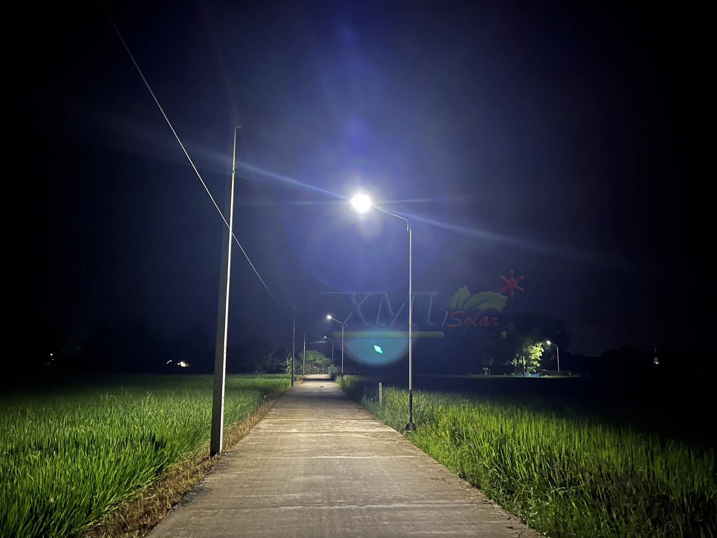 โคมไฟถนนโซล่าเซลล์ 400W รุ่น MD-SLT30-400W (แสง : ขาว)