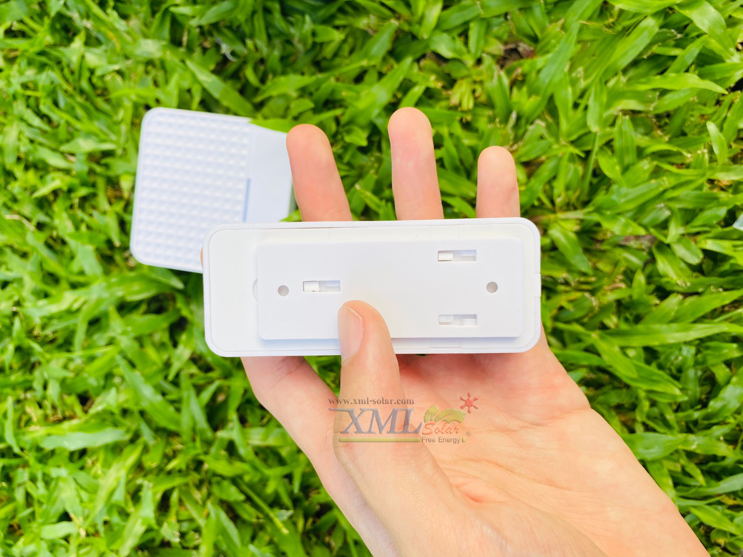 กริ่งโซล่าเซลล์ อเนกประสงค์ สีขาว (Solar Doorbell)