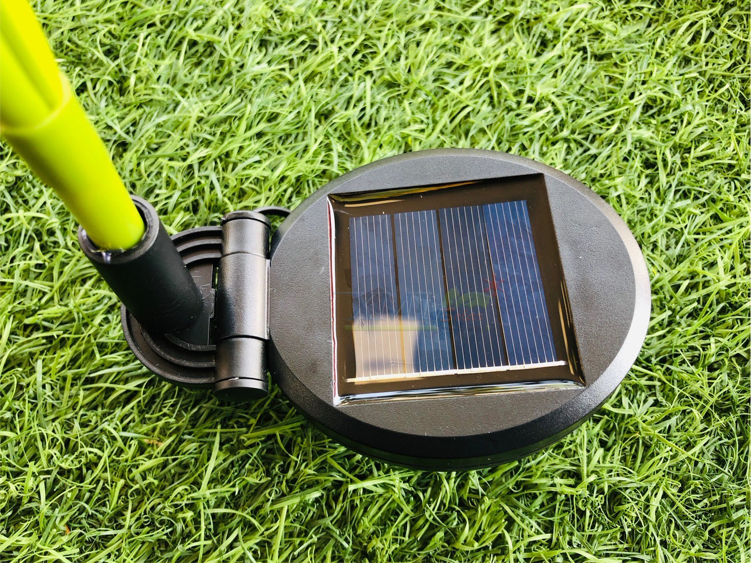 ไฟปักสนามโซล่าเซลล์ ทรงทานตะวัน 2 ดอก (แสง : เหลืองวอมไวท์)(1 แถม 1)