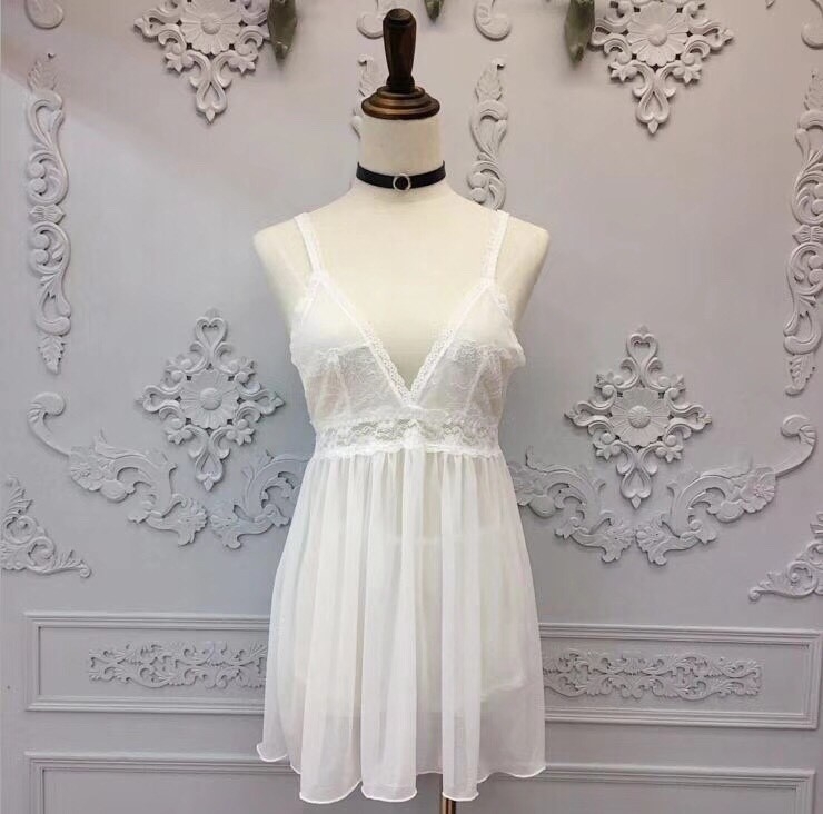 ชุดนอนลูกไม้ซีทรู เนื้อผ้านิ่มเบาสบาย ใส่แล้วไม่ร้อน มาพร้อมจีสตริงเข้าชุด ฟรีไซส์ ราคาส่ง 3 ชิ้น คละแบบได้ชุดละ 250 บาท