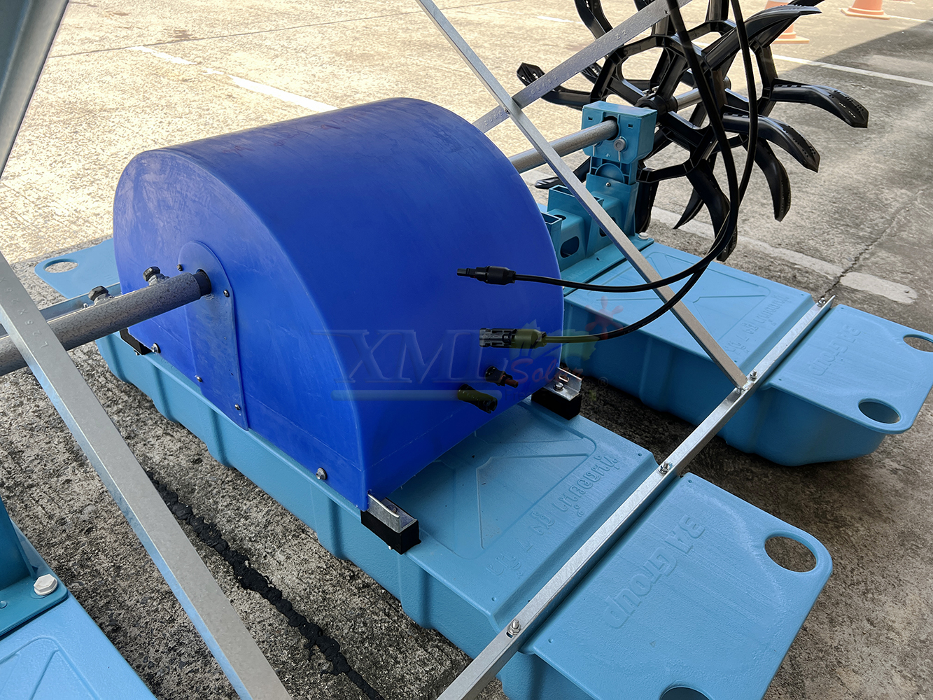 กังหันตีน้ำโซล่าเซลล์ รุ่นช้างน้อย 4 ใบพัด 3 ทุ่น