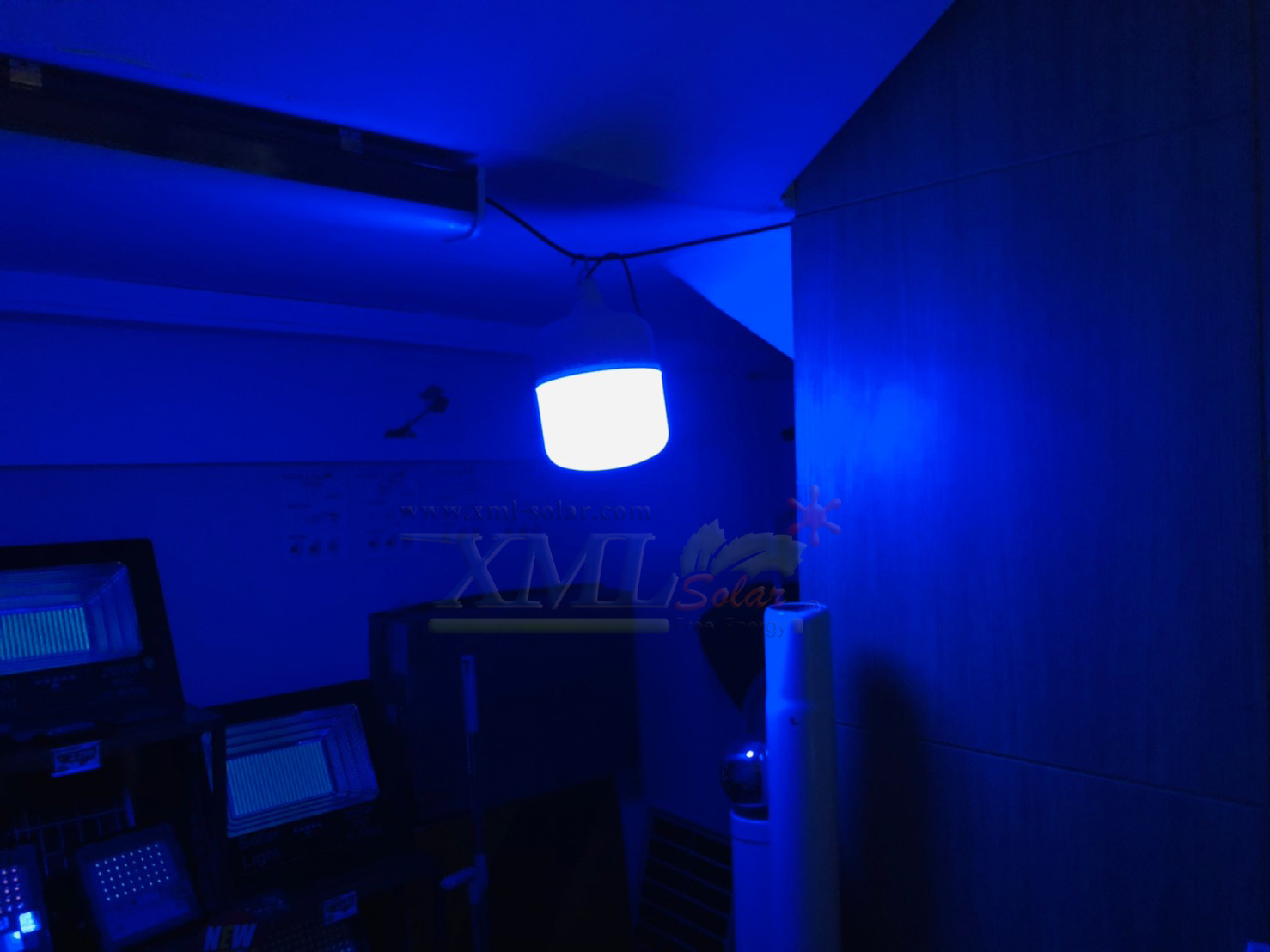 โคมไฟตุ้มโซล่าเซลล์ แบล็คไลท์ 150w. (แสงล่อแมลง)(แสงสีฟ้าน้ำทะเล)