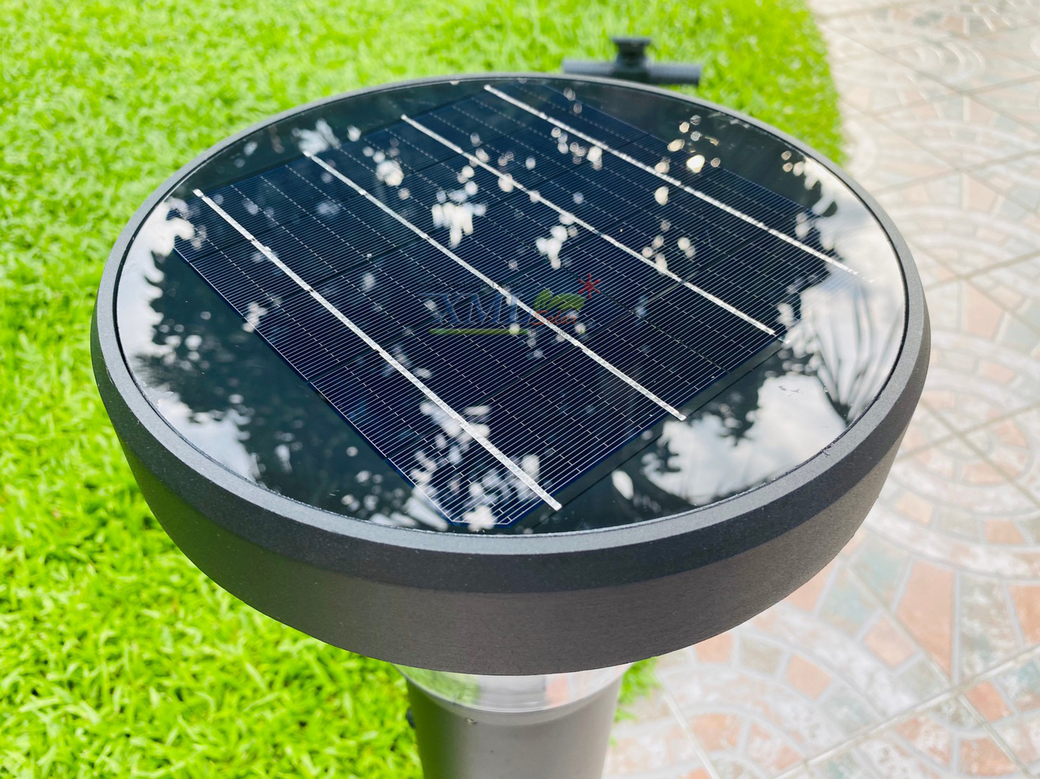 โคมไฟตั้งพื้นโซล่าเซลล์ ทรงกรวย สีดำ (เเสง : ขาว)