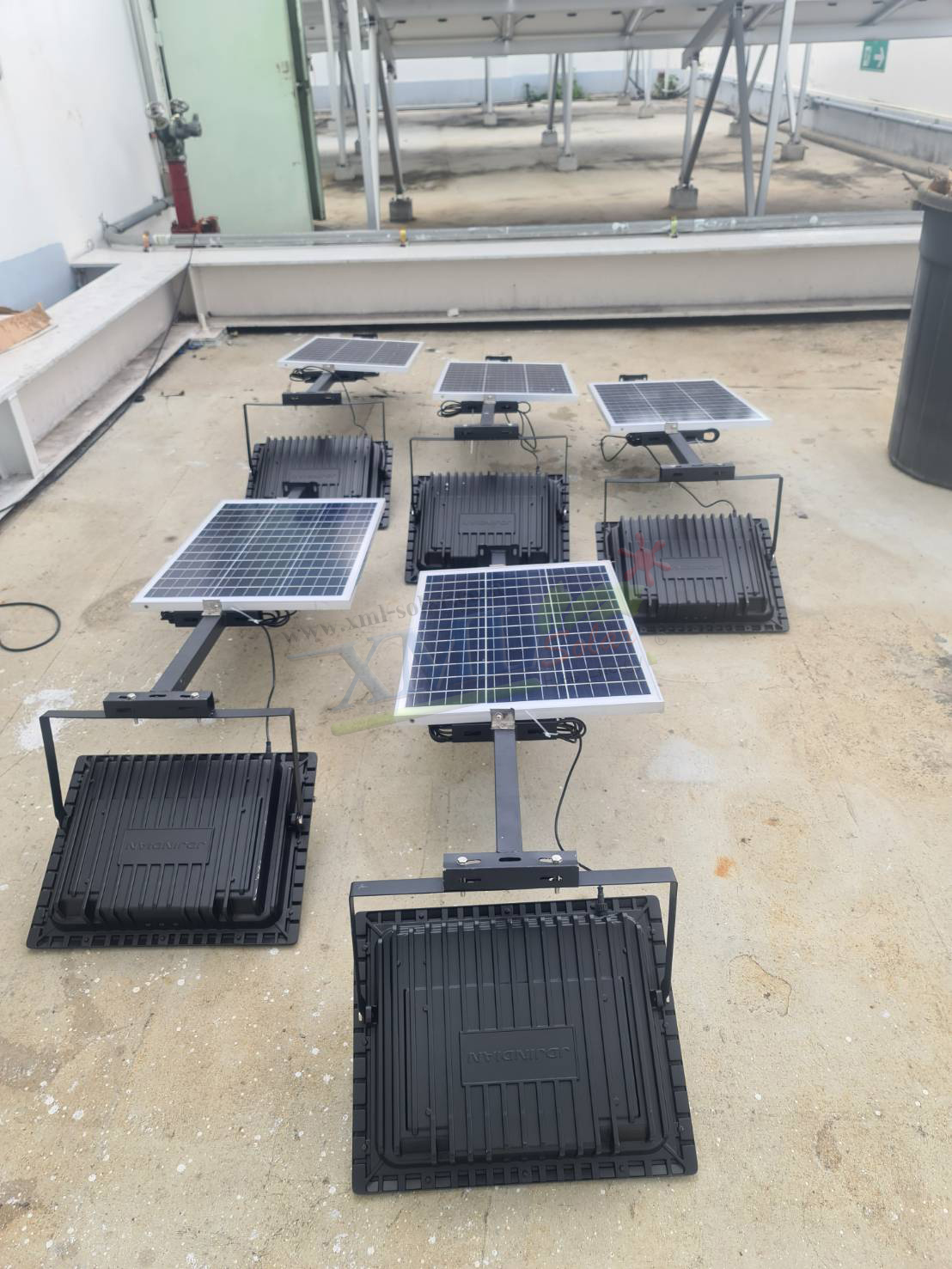 สปอร์ตไลท์โซล่าเซลล์ 1000 W. รุ่นใหม่ JD81000L (แสง : ขาว)