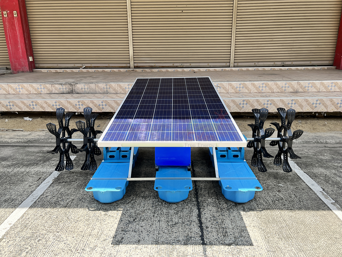 กังหันตีน้ำโซล่าเซลล์ รุ่นช้างน้อย 4 ใบพัด 3 ทุ่น