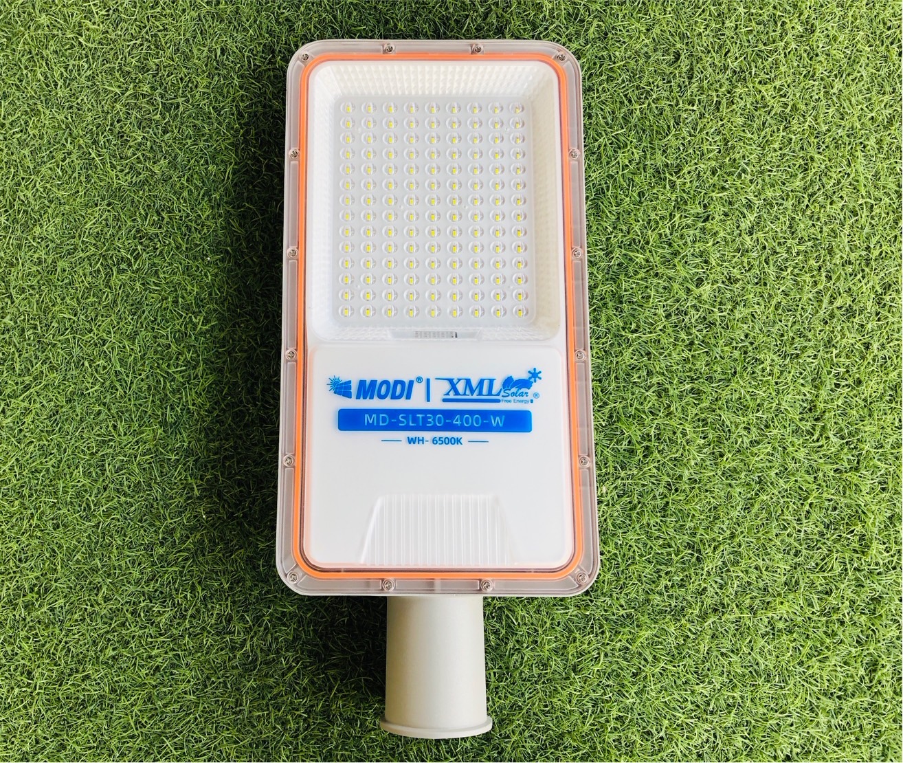 โคมไฟถนนโซล่าเซลล์ 400W รุ่น MD-SLT30-400W (แสง : ขาว)