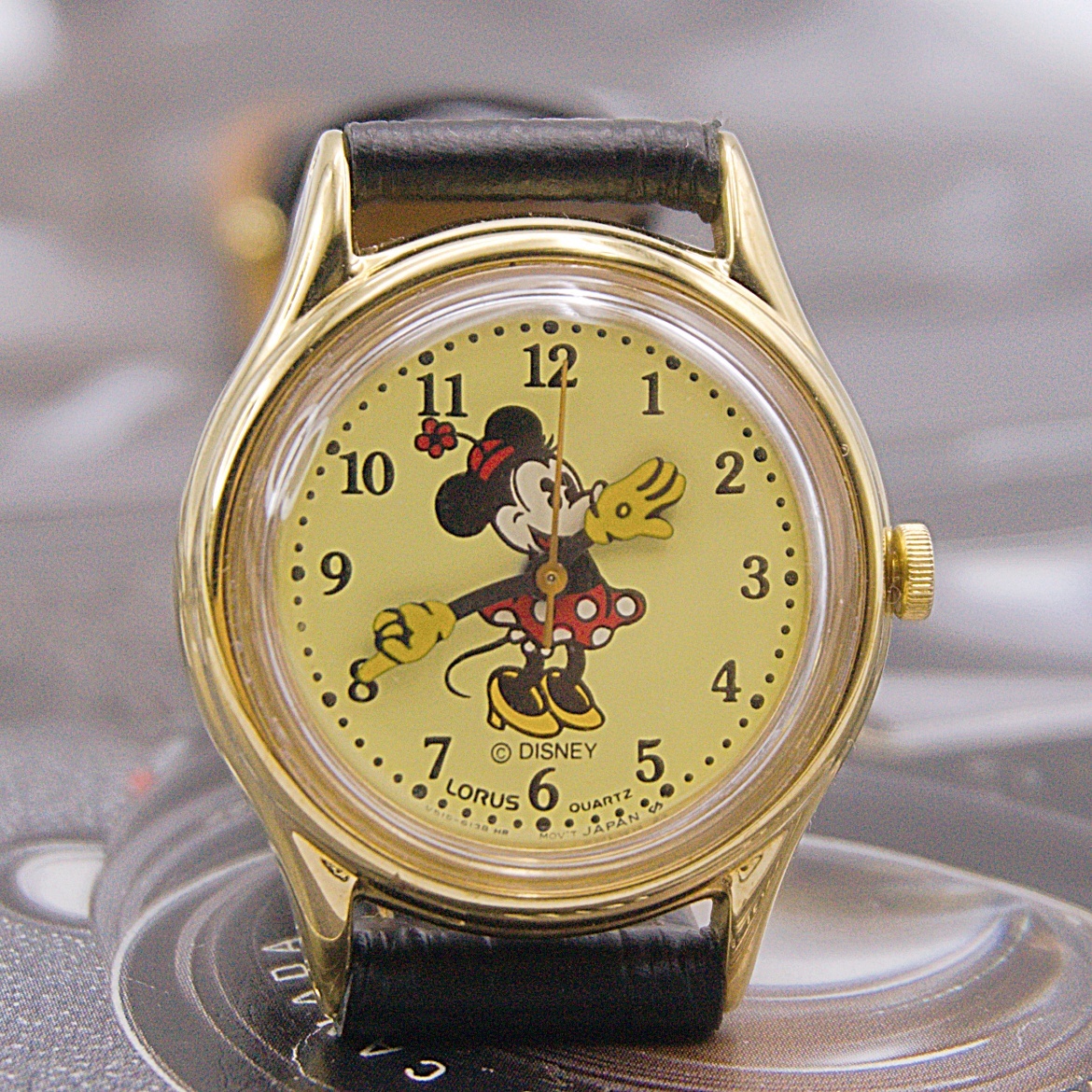 นาฬิกาเก่า MINNIE MOUSE (นาฬิกาผู้หญิง)