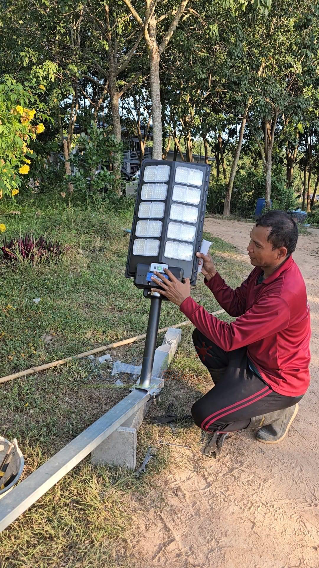 โคมไฟถนนโซล่าเซลล์ 500W รุ่น MD-SLT27-500W (แสง : ขาว)(ระบบสว่างค้าง)