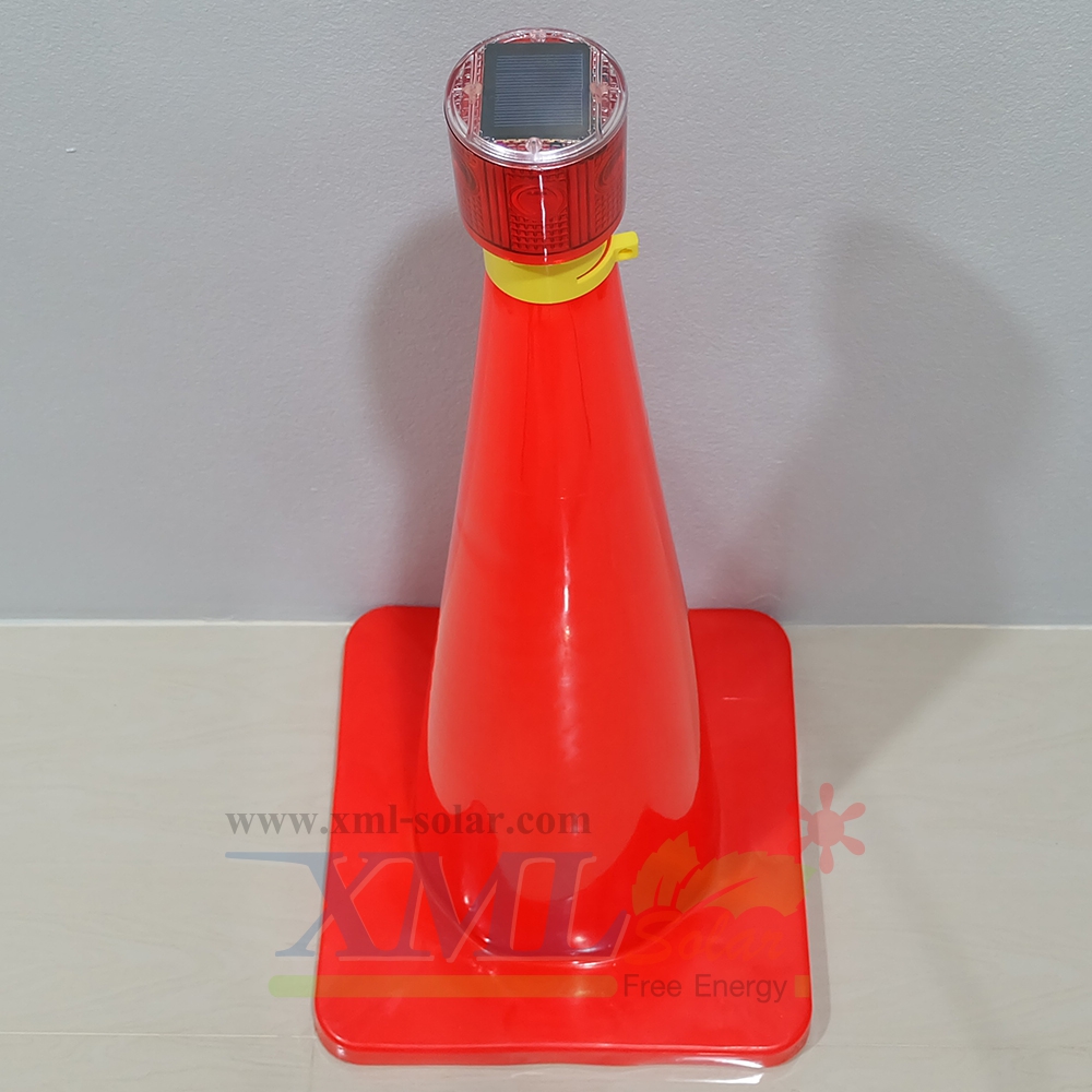 ไฟเตือนกรวยจราจร ฉุกเฉิน พลังงานเเสงอาทิตย์ (เเสง : สีเเดง)