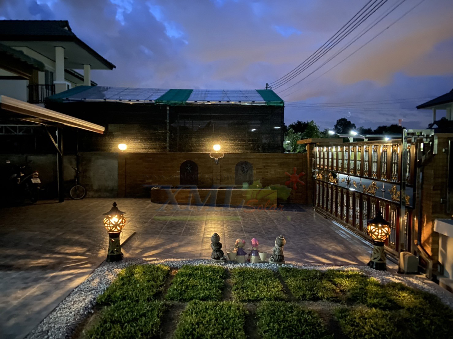 โคมไฟโซล่าเซลล์ ติดเพดาน รุ่นตาข่ายดำ Loft style (แสง เหลืองวอมไวท์)