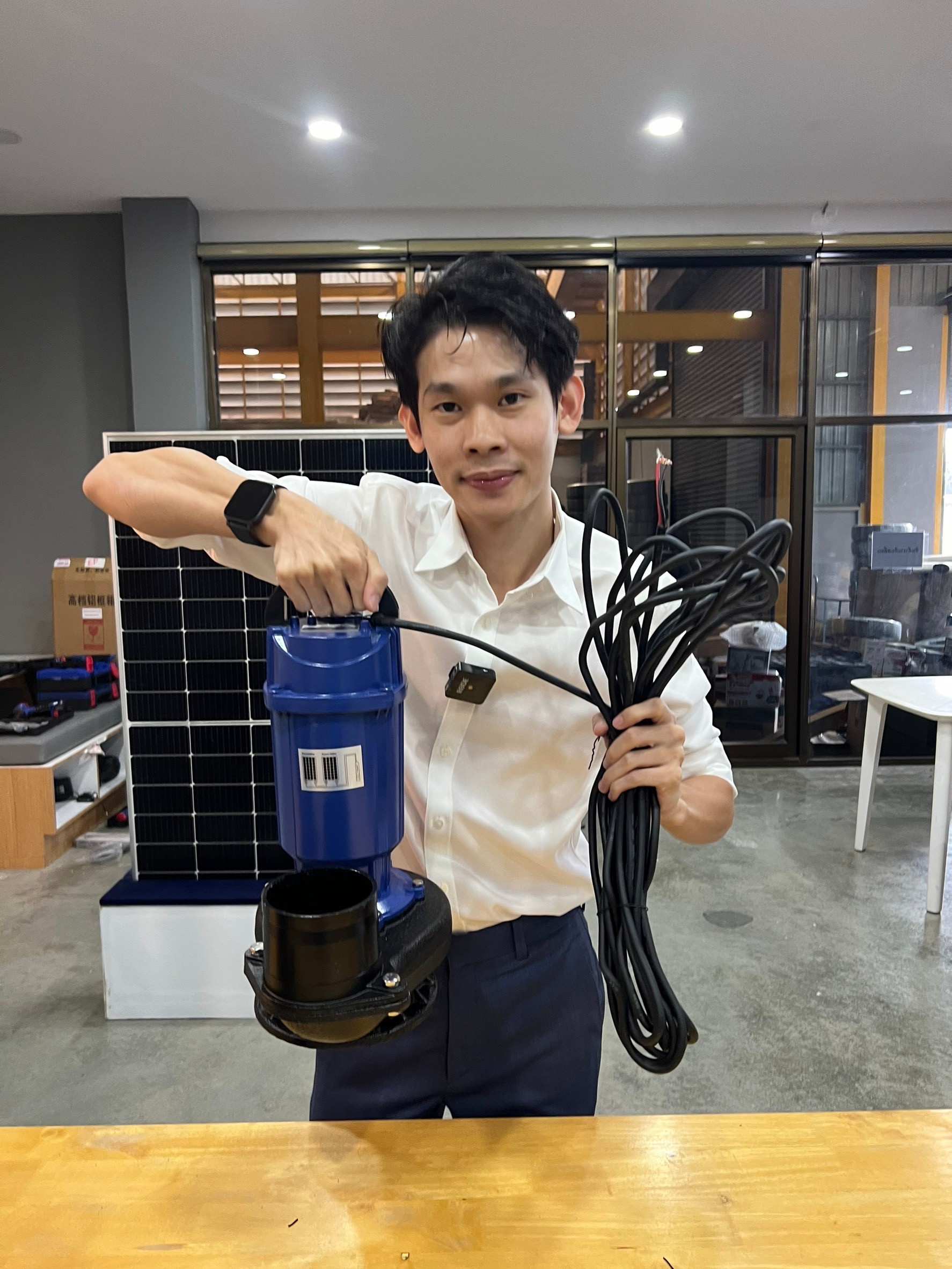 ปั๊มแช่อลูมิเนียม รุ่นสีน้ำเงิน 600W (ท่อ 2 นิ้ว) + เเผงโซล่าเซลล์ 450W (2 แผง)